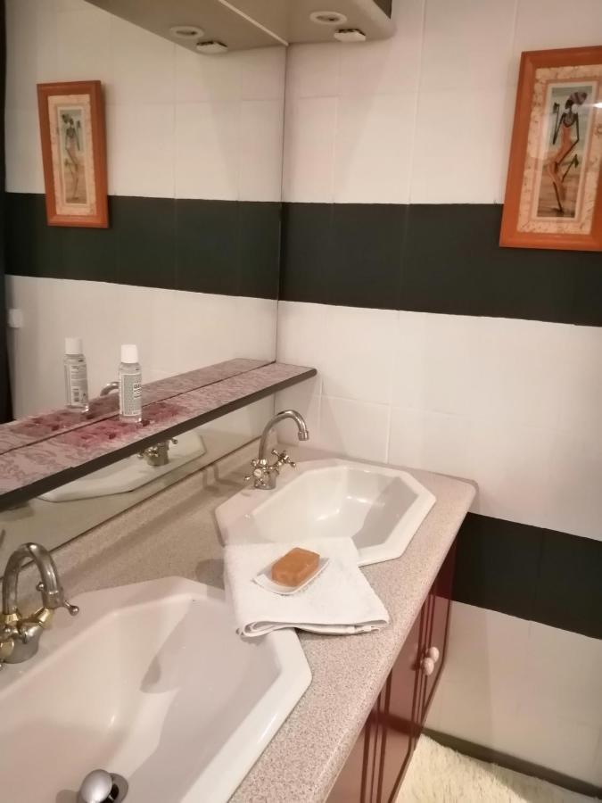 Jacuzzi Massage Sur Rdv,Duo,Reiki,Californien, Reflexologie Plantaire, Et Bouteille Mousseux Offerte Bed & Breakfast Ferolles Екстериор снимка